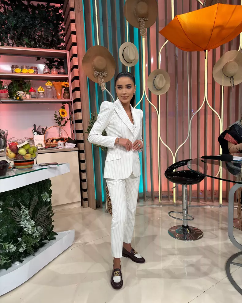 adelina-pestritu-779