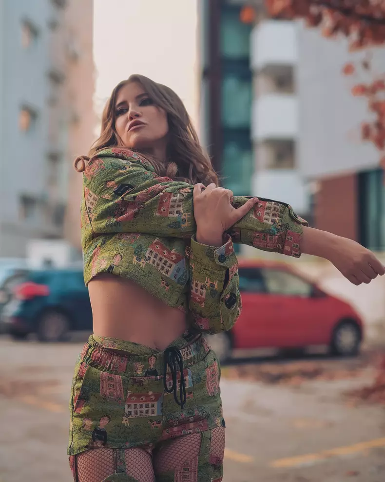 iulia albu 33