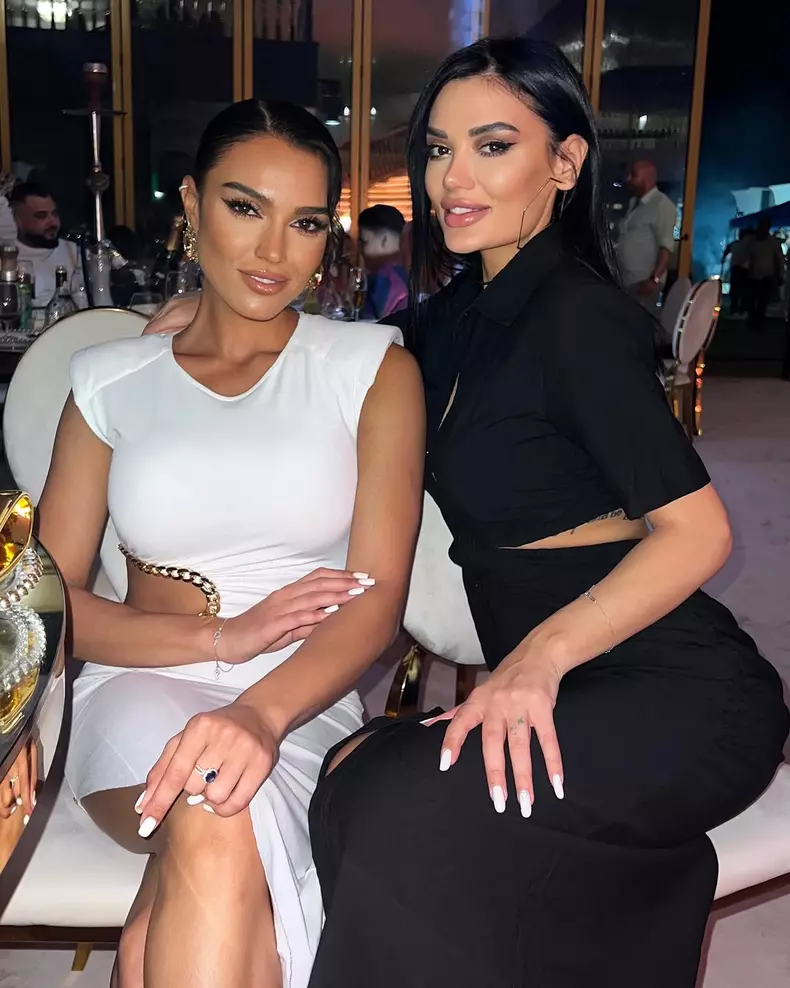 Karmen și Olga Barcari6