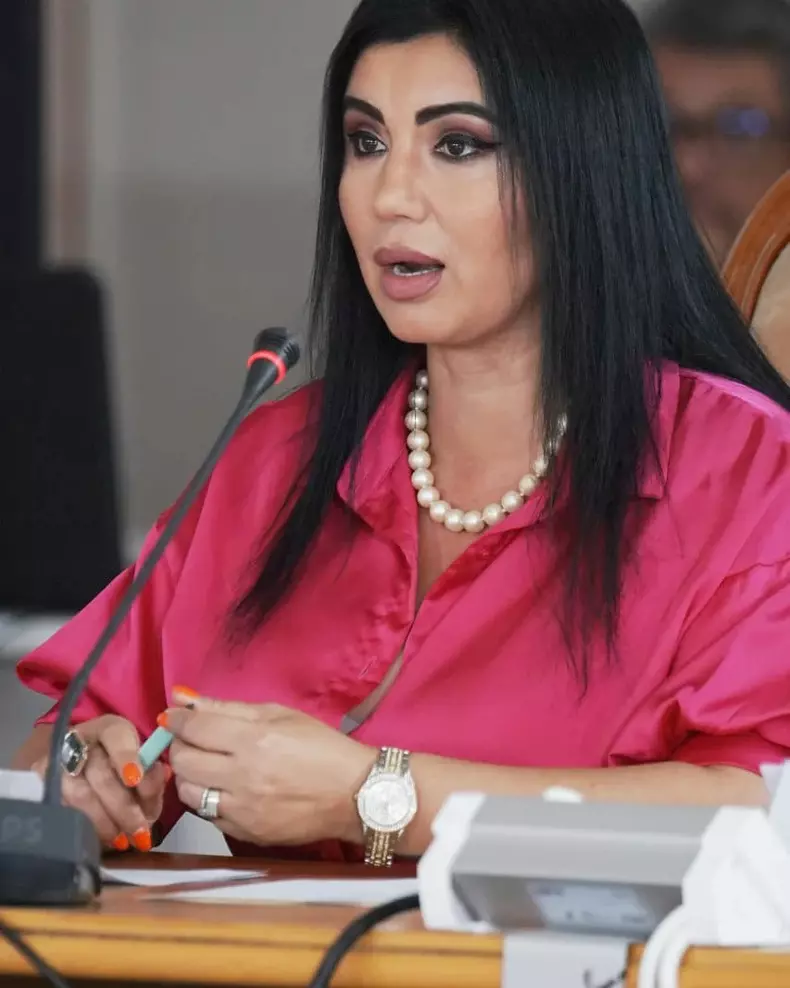 adriana bahmuteanu 33