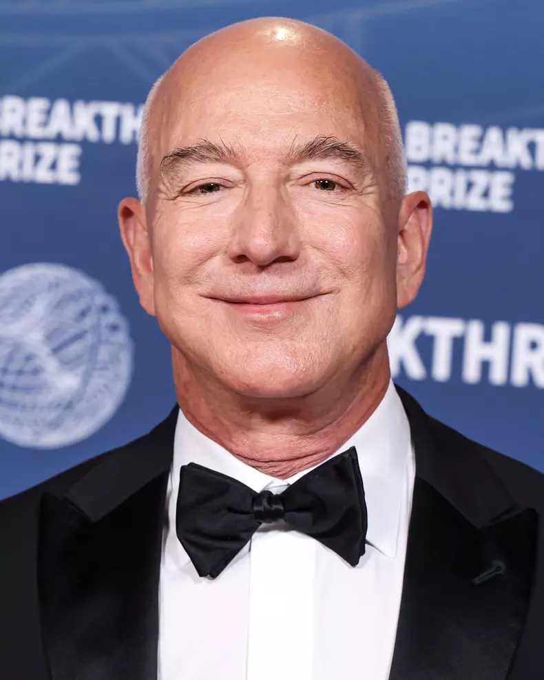SANTA MONICA, LOS ANGELES, CALIFORNIA, USA - APRIL 05: American entrepreneur, business magnate, Founder and Executive chairman of Amazon Jeff Bezos arrives at the 11th Annual Breakthrough Prize Ceremony 2025 held at the Barker Hangar on April 5, 2025 in S