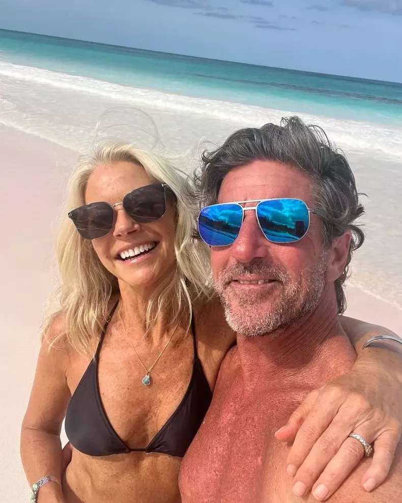 bef0ddebaa22-inside-brett-james-family-life-with-wife-4-kids-after-grammy-winning-songwriter-.jpg