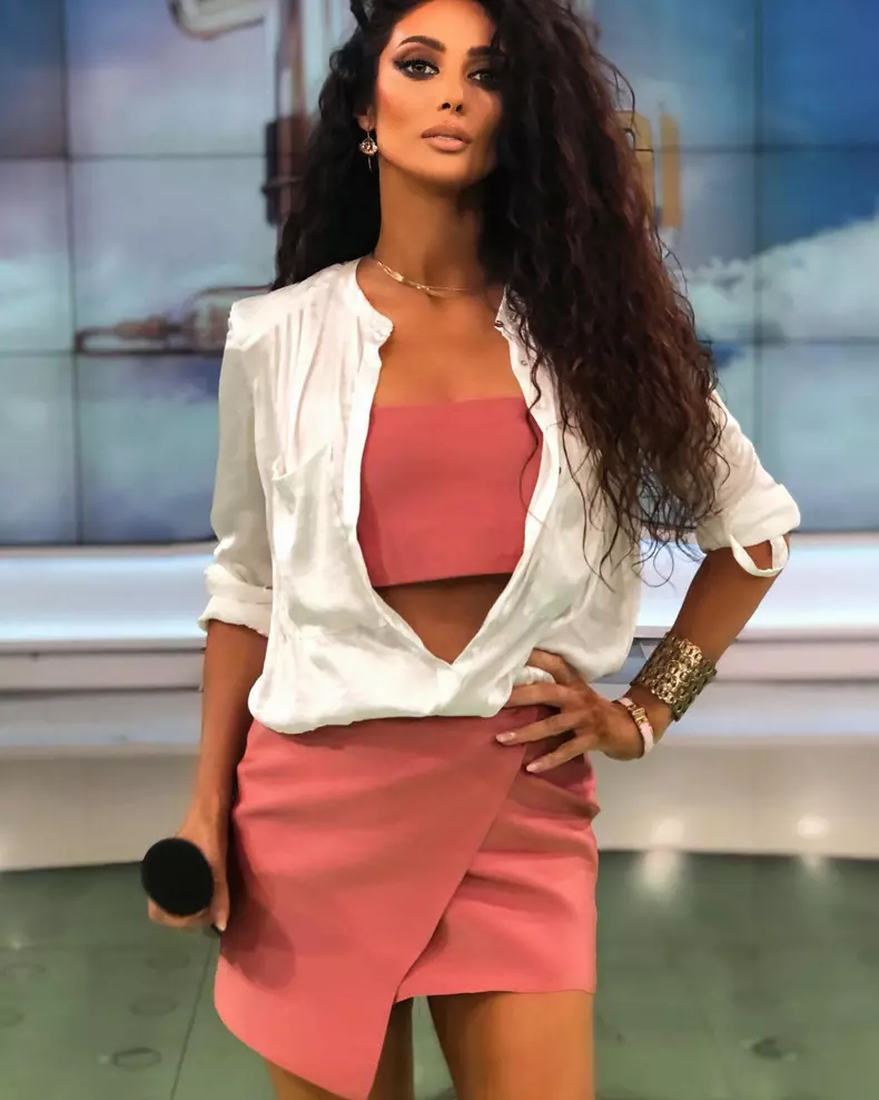 Claudia Pavel4