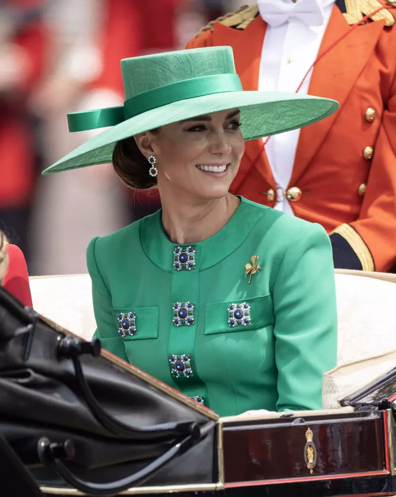 Kate Middleton, omagiu emoționant pentru Regina Elisabeta. Ipostaza în care a fost surprinsă soția prințului William