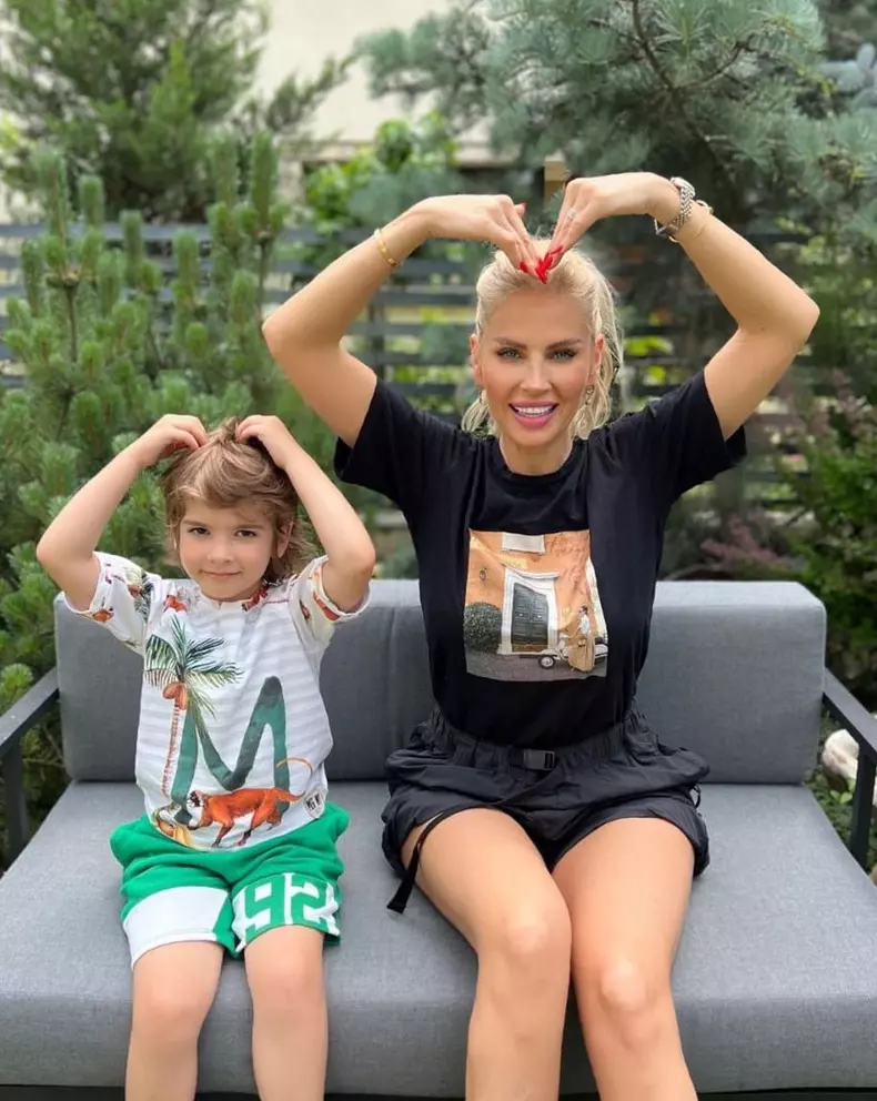 Andreea-Banica-si-a-pierdut-fiul.7