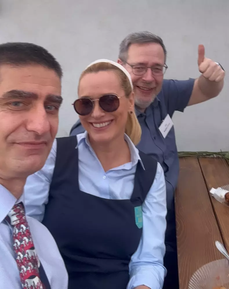 35 de ani. De la terminarea acestui liceu de poveste! O bucurie sa imi revad colegii! Revin cu poze mai poze-) Deocamdată ce am gasit prin telefon❣️ @liceullazar (5)