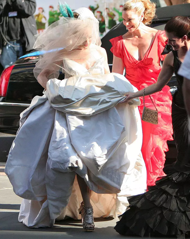 Sex and the City's Carrie Bradshaw is STILL trying to marry! 8/11