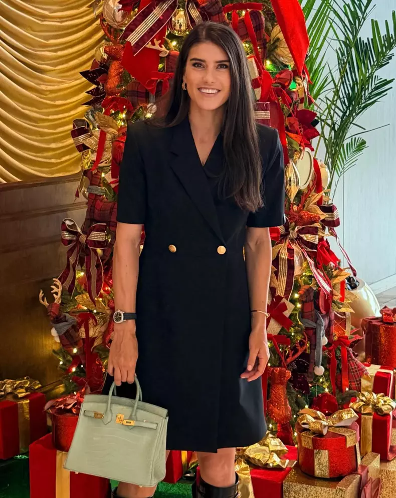 sorana corstea in negru