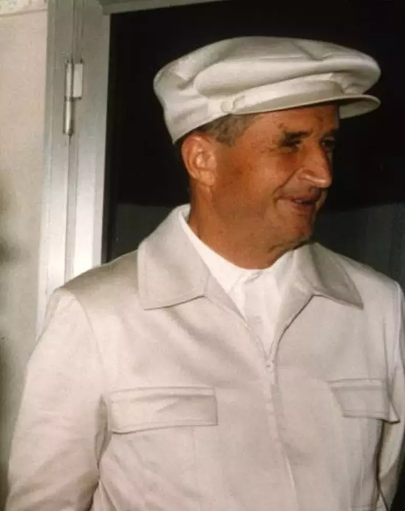 Ceausescu-caine3-Copy