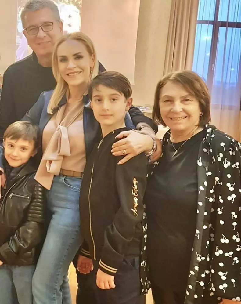 Gabriela Firea si familia ei