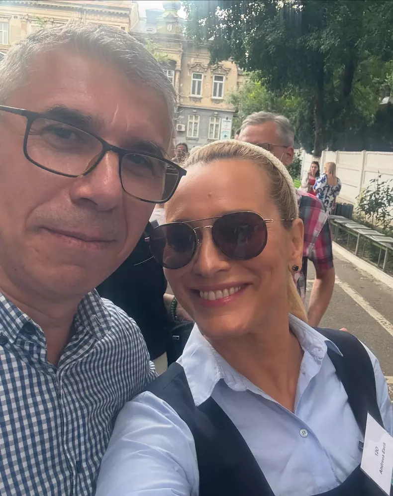 35 de ani. De la terminarea acestui liceu de poveste! O bucurie sa imi revad colegii! Revin cu poze mai poze-) Deocamdată ce am gasit prin telefon❣️ @liceullazar (3)
