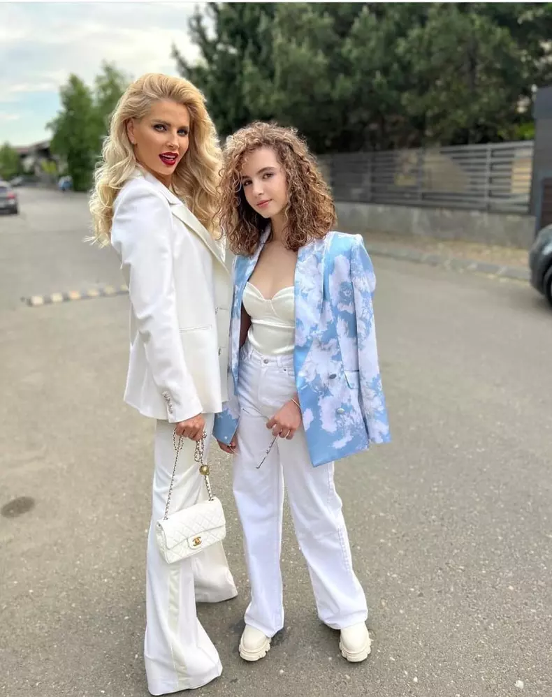 Andreea-Banica-si-a-pierdut-fiul.6