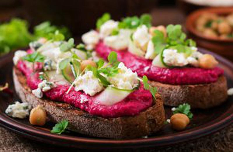 hummus cu sfecla coapta