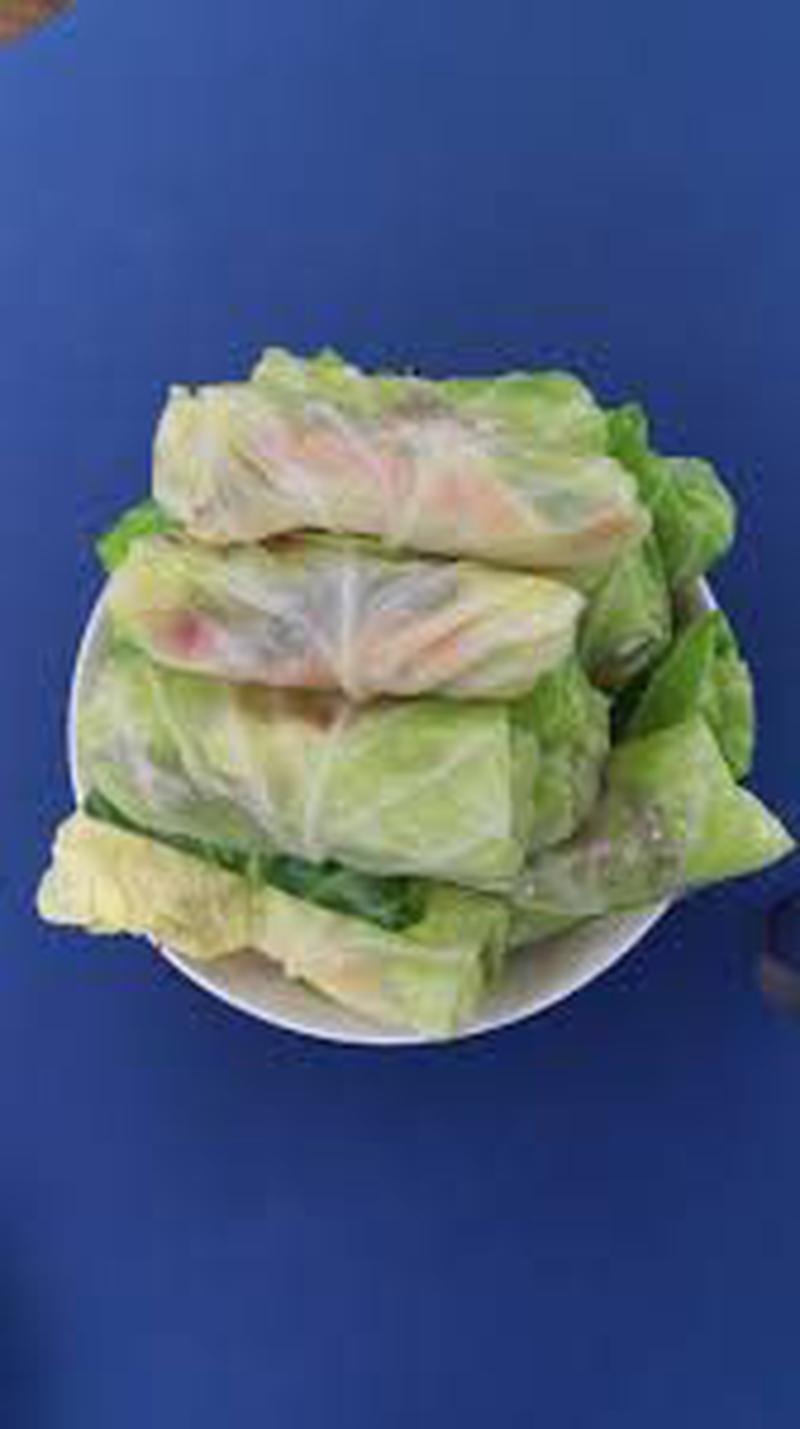 sarmale de post - farfurie cu sarmale inainte de a fi puse la fiert