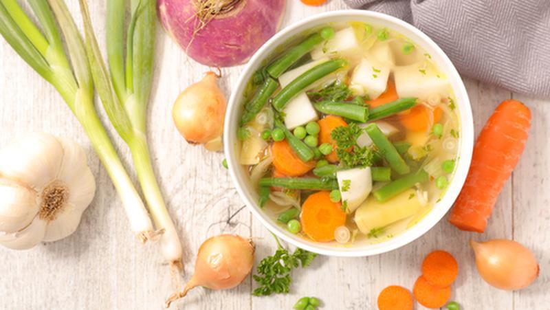 Ciorbă cu legume de vară - rețetă pentru orice anotimp