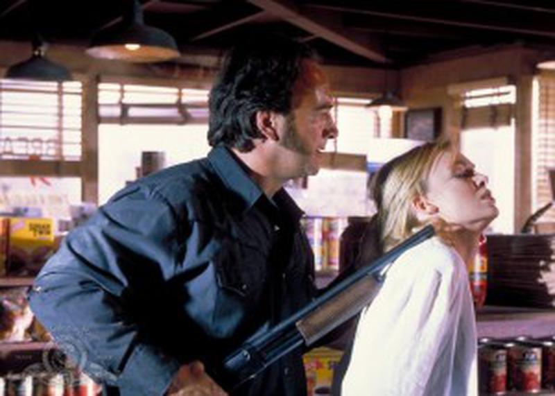 James Belushi si Kylie Travis