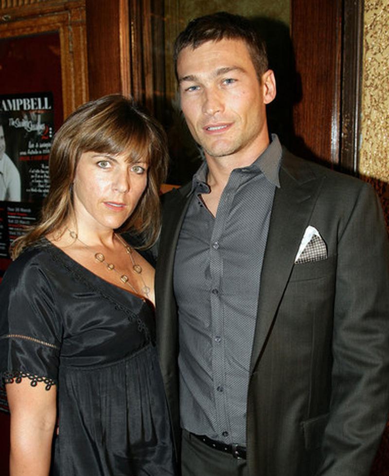 Vashti Whitfield (36 de ani), nevasta actorului, este psihoterapeut.