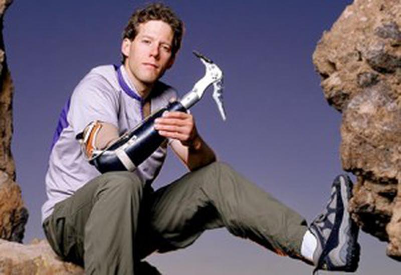 O VIAŢĂ ÎMPLINITĂ. Aron Ralston are acum 34 de ani, este căsătorit şi are un copil.