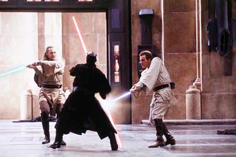 Fiecare film din serie are cel puţin un duel cu săbii Jedi.