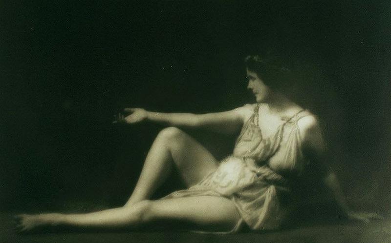 Isadora Duncan a adoptat şase dintre elevii săi, iar trei dintre aceştia au deschis şcoli de dans în SUA.
