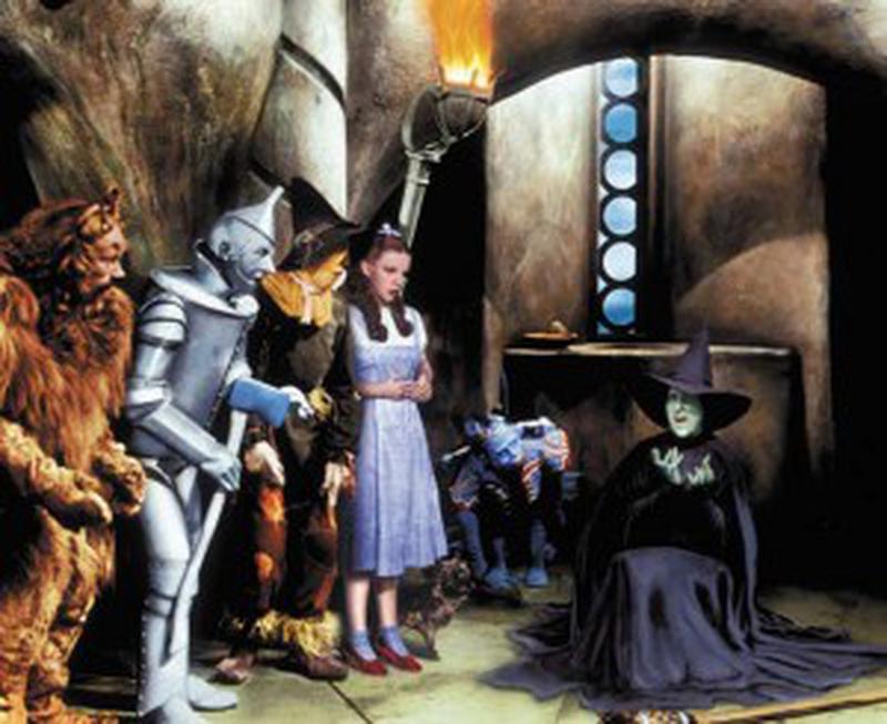 OPŢIUNI MULTIPLE. Clasicul film „Vrăjitorul din Oz” (1939) va fi reinterpretat, în anii care vin, în cinci variante diferite.