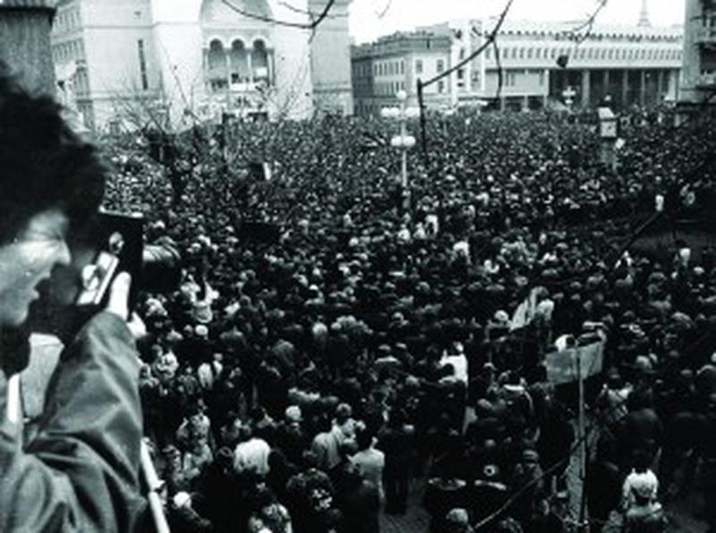 revolutia romana sub privirile presei