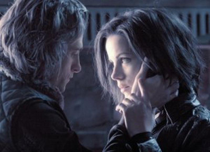  Kate Beckinsale şi Scott Speedman