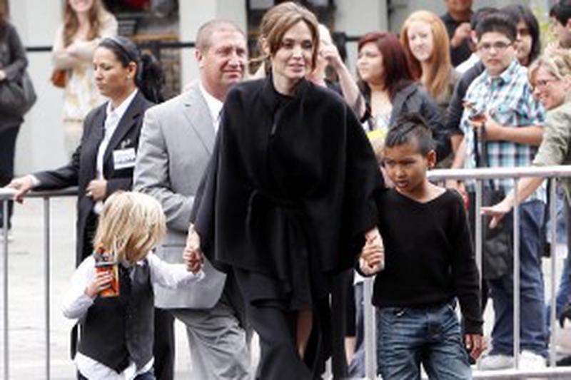 Angelina îşi lansează fiul în lumea filmului
