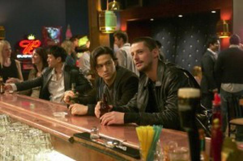 Joseph Gordon-Levitt şi Matthew Goode