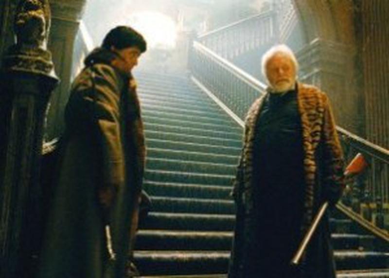 Benicio Del Toro şi Anthony Hopkins