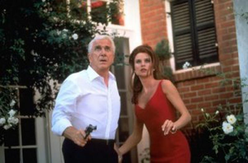 Nicollette Sheridan şi Leslie Nielsen