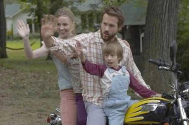 Melissa George, Ryan Reynolds şi Jimmy Bennett