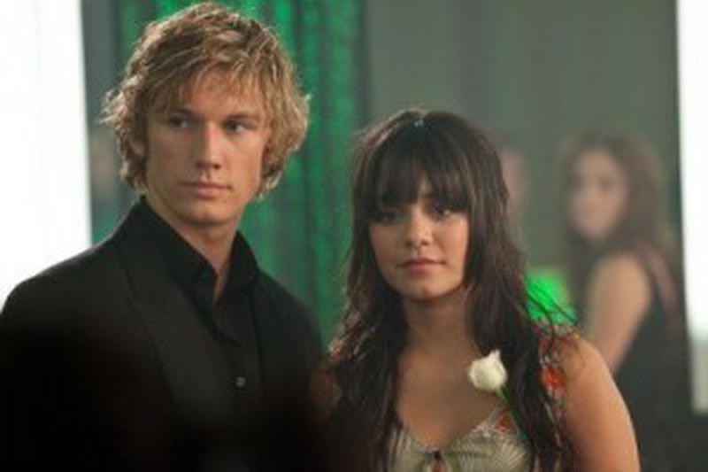 Alex Pettyfer şi Vanessa Hudgens