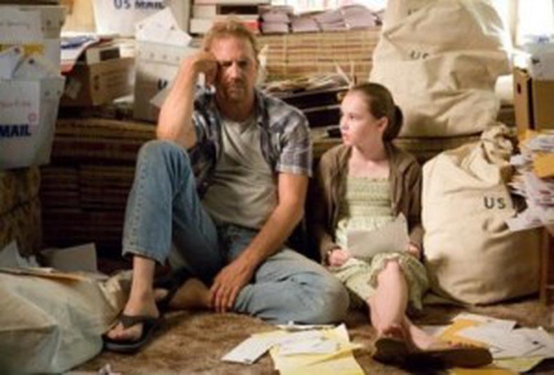 Kevin Costner şi Madeline Carroll