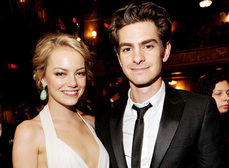 Emma Stone şi Andrew Garfield s-au mutat împreună