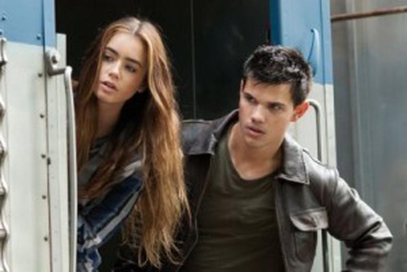 Lily Collins şi Taylor Lautner