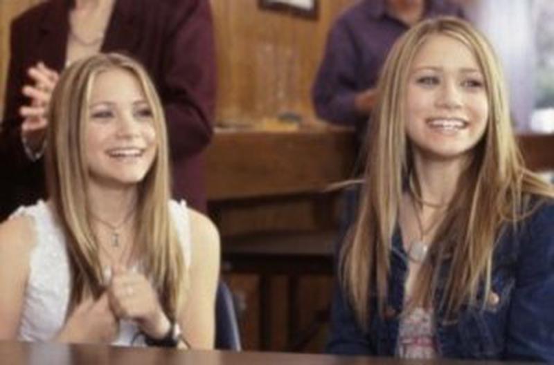 Mary-Kate Olsen şi Ashley Olsen