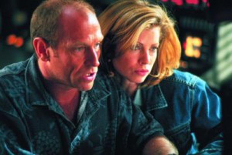 Julianne Phillips şi Corbin Bernsen