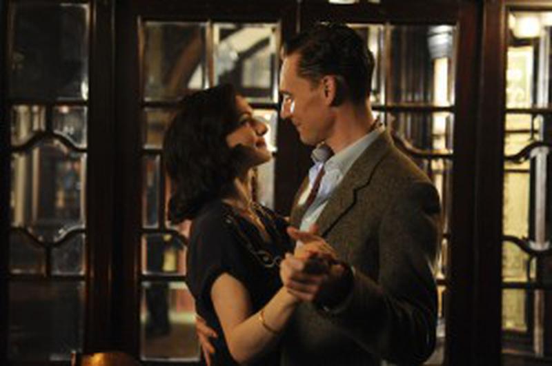 Adânca mare albastră - Tom Hiddleston şi Rachel Weisz