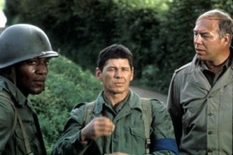 Duzina de ticăloşi - Jim Brown, Charles Bronson şi George Kennedy