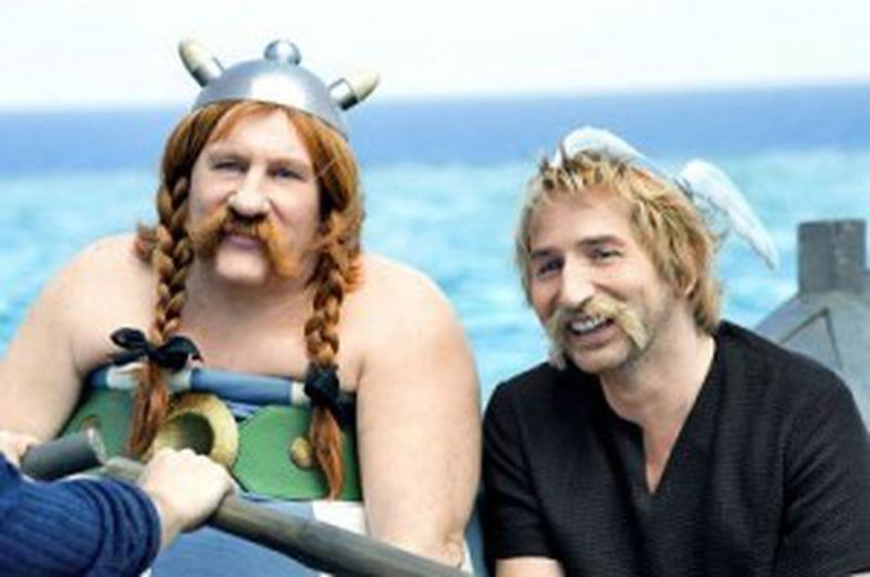 În slujba Majestăţii Sale - Gérard Depardieu şi Edouard Baer