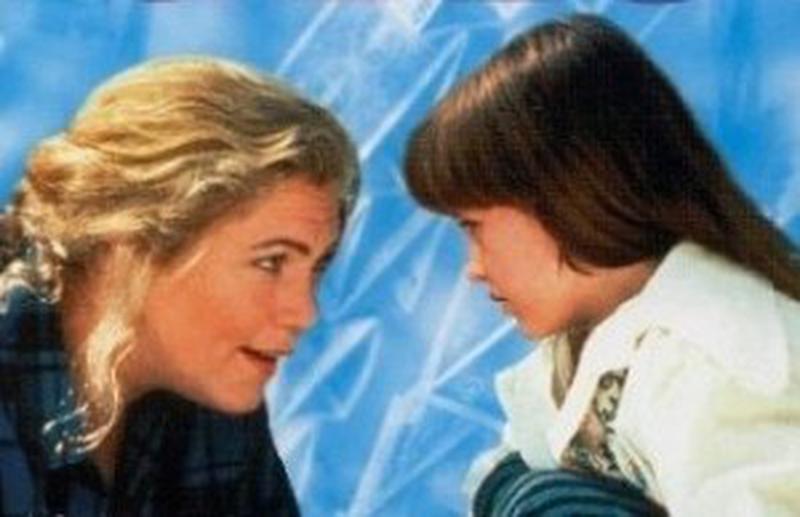 Casa din cărţi - Kathleen Turner şi Asha Menina