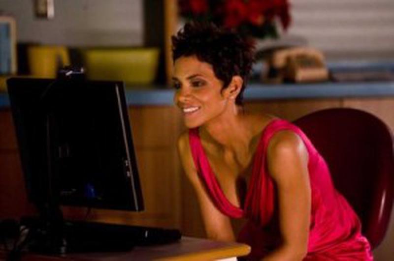 De Anul Nou - Halle Berry