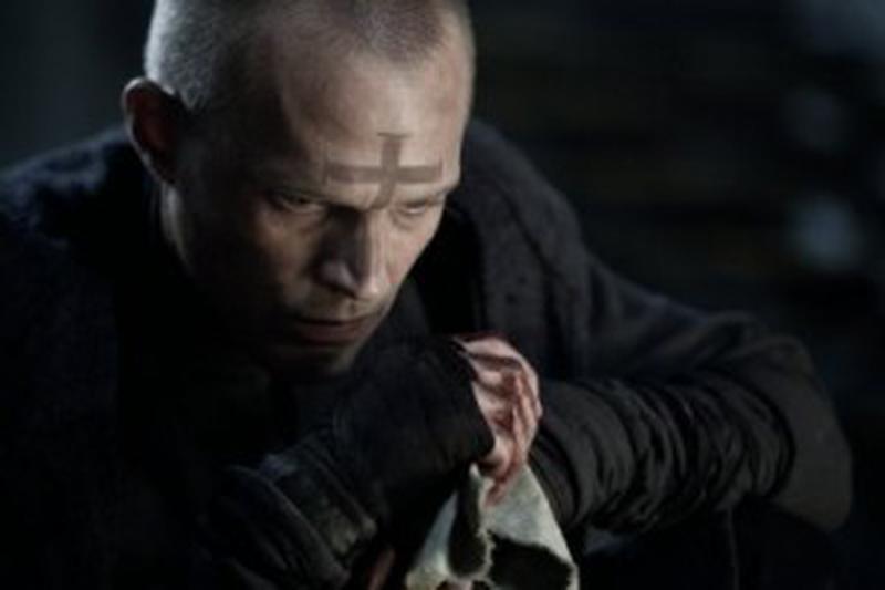 Preotul - Paul Bettany