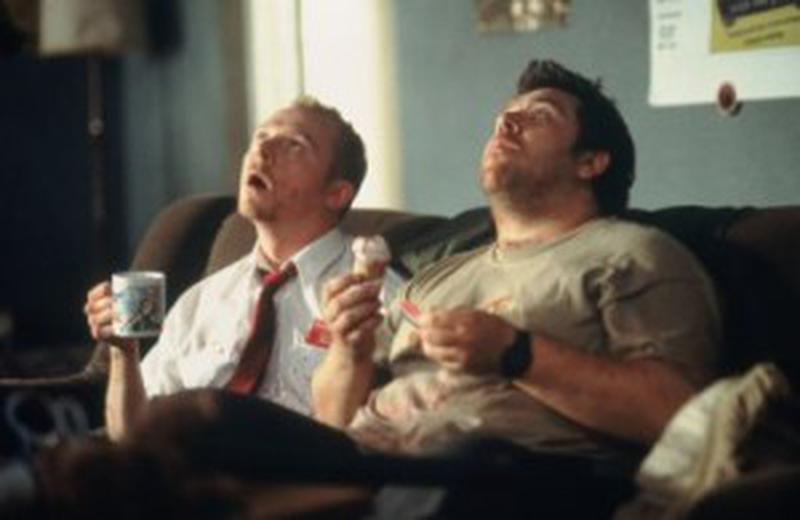 Lupta cu zombi - Simon Pegg şi Nick Frost