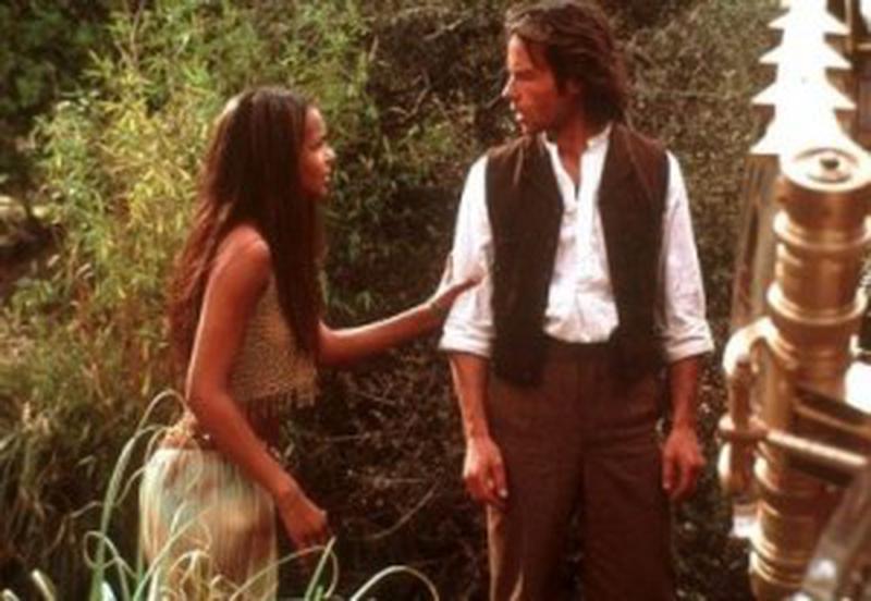 Maşina timpului - Samantha Mumba şi Guy Pearce