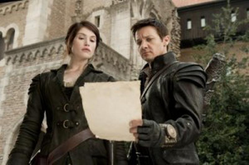 Hansel şi Gretel Vânătorii de vrăjitoare - Gemma Arterton şi Jeremy Renner