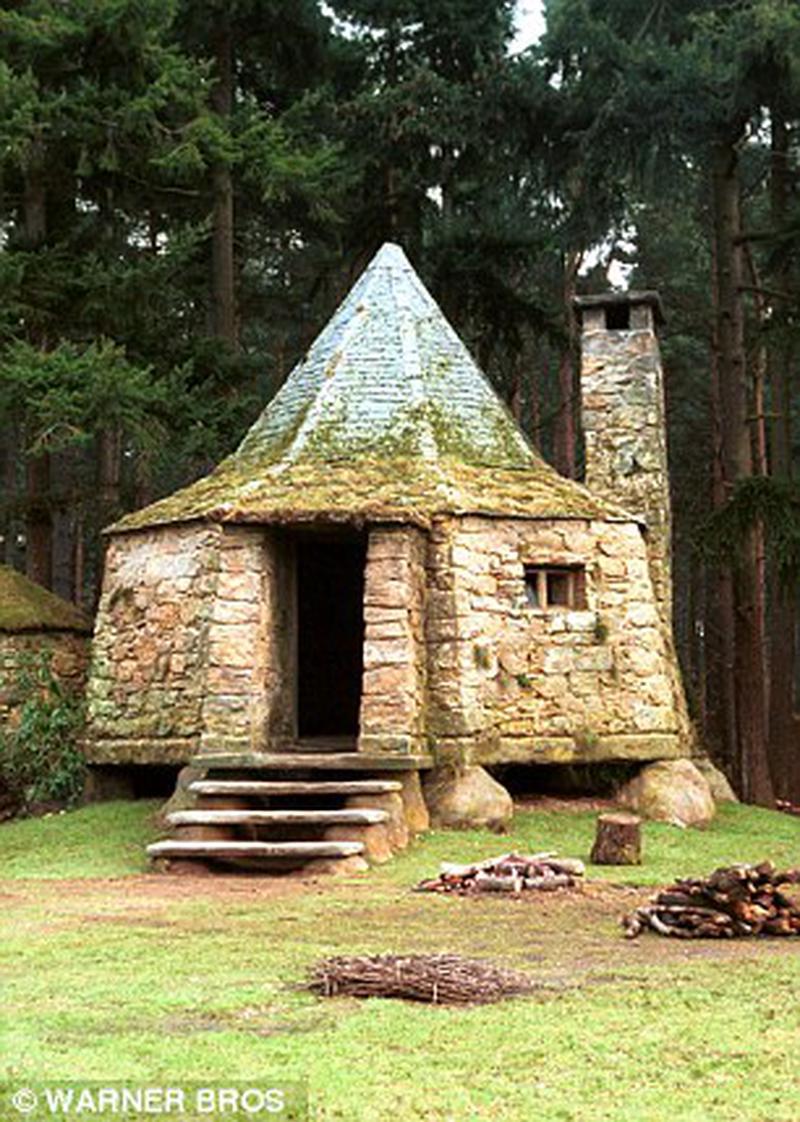 1413455347555_wps_27_Set_of_Hagrid_s_house_in_
