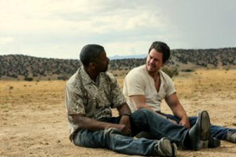 2 pistoale - Denzel Washington şi Mark Wahlberg