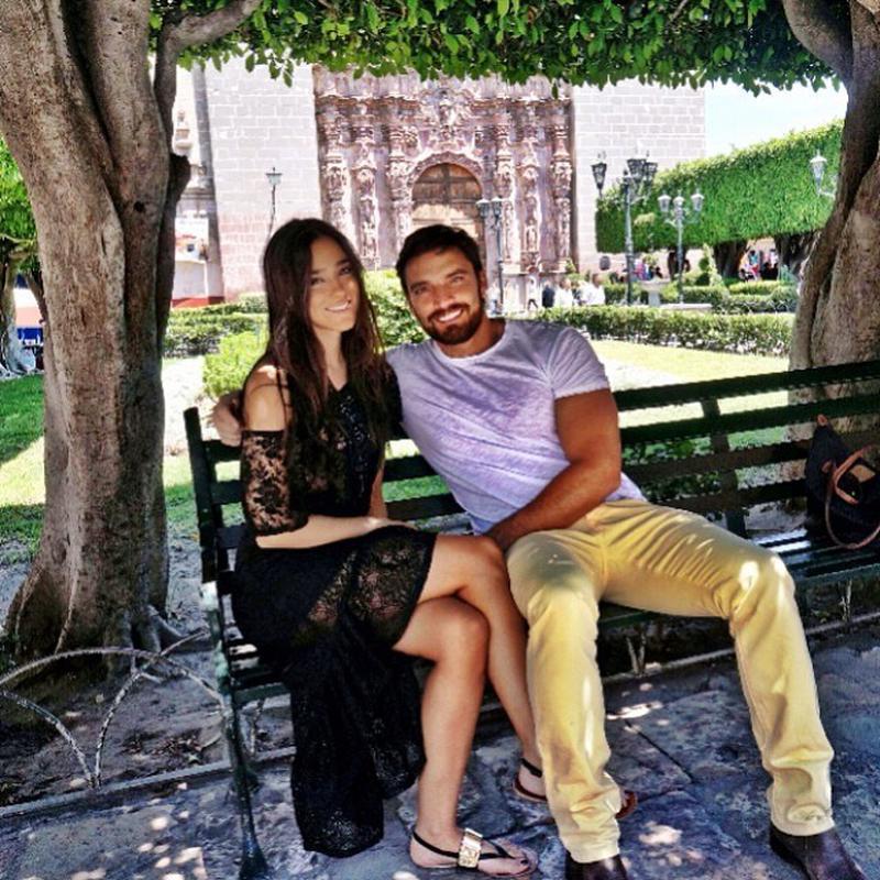 Julian Gil s-a despărţit de iubita sa mai tânără, Viviana Serna